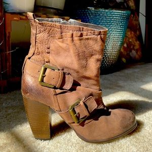 Leather high-heeled booties